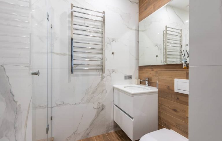 How to Fix a Towel Rack