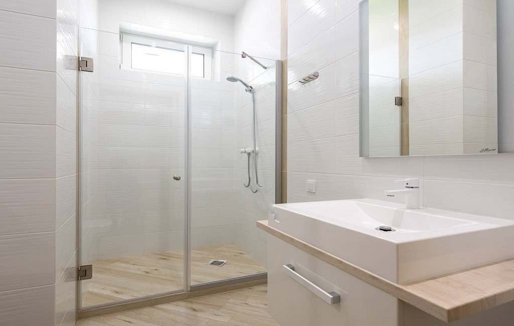 How to Clean Overlapping Sliding Shower Doors